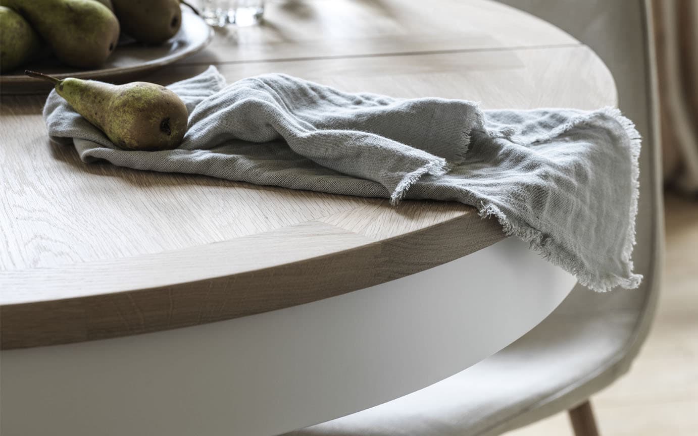 CHESTER PURE WHITE 4-6 Seater Round Extending Dining Table